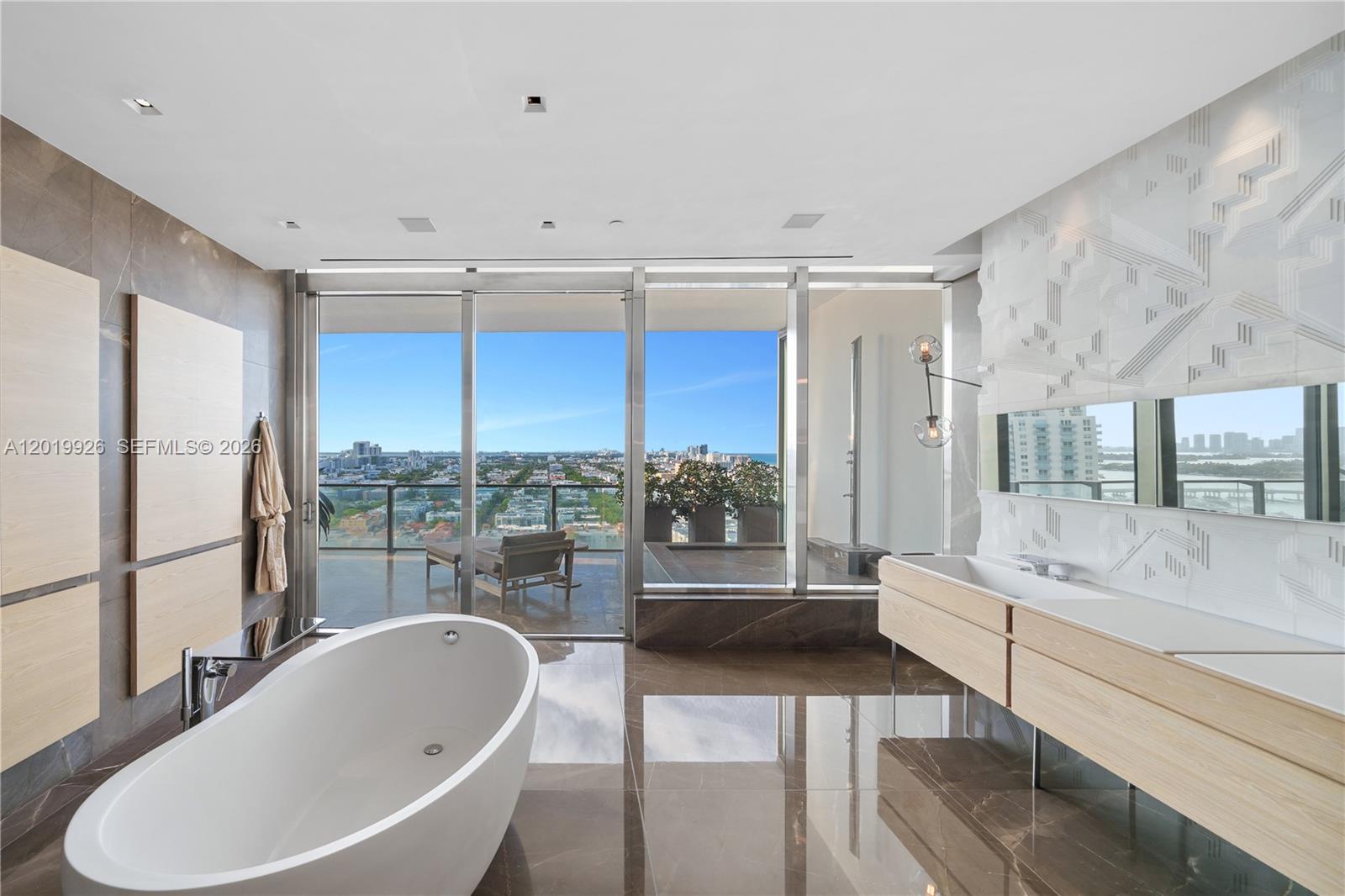 800 S Pointe Dr #Penthouse 2204, Miami Beach FL 33139