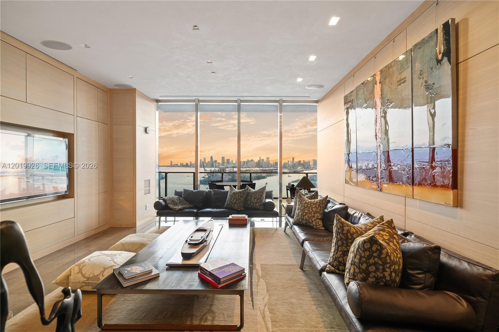 800 S Pointe Dr #Penthouse 2204, Miami Beach FL 33139