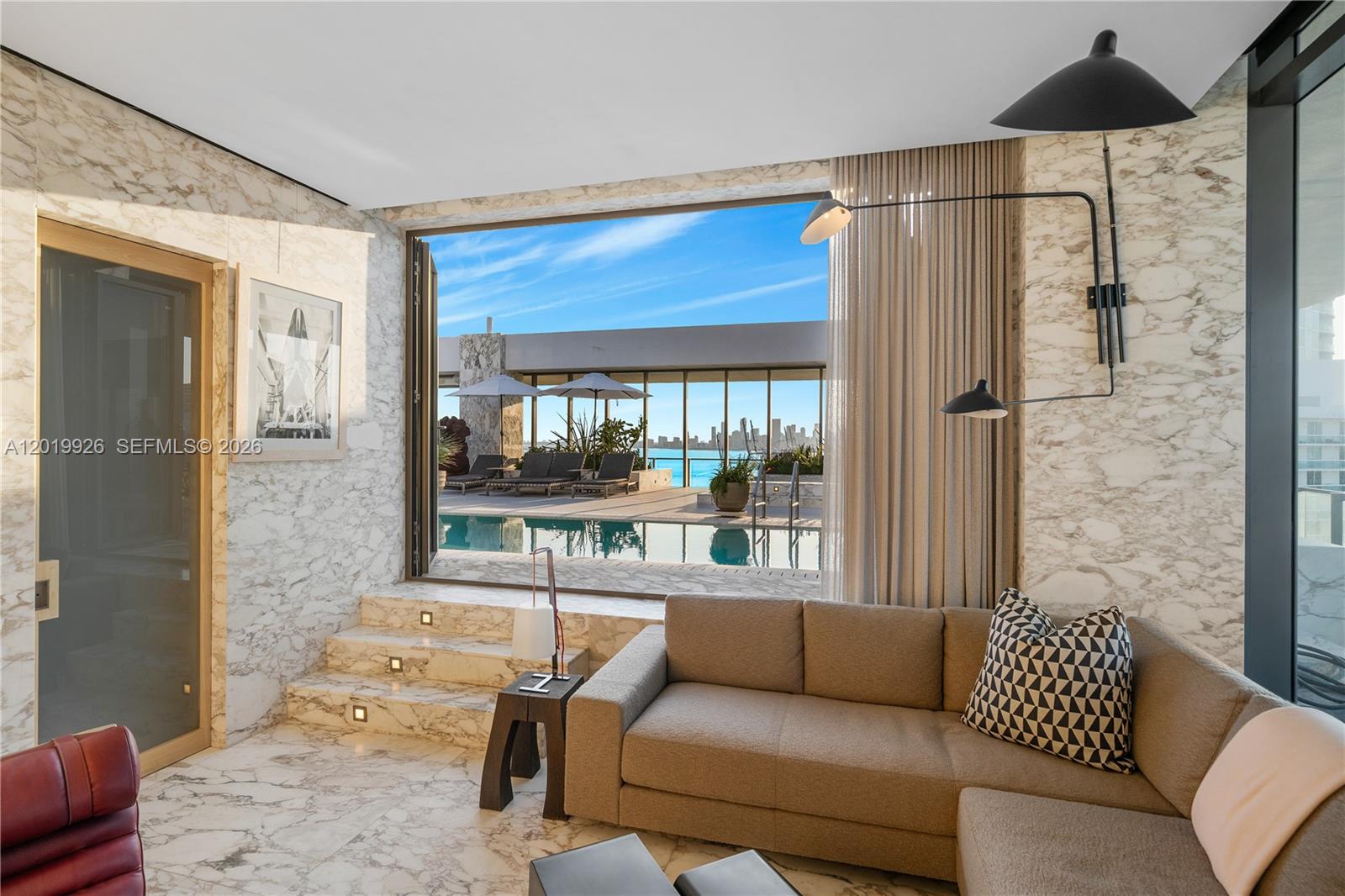 800 S Pointe Dr #Penthouse 2204, Miami Beach FL 33139
