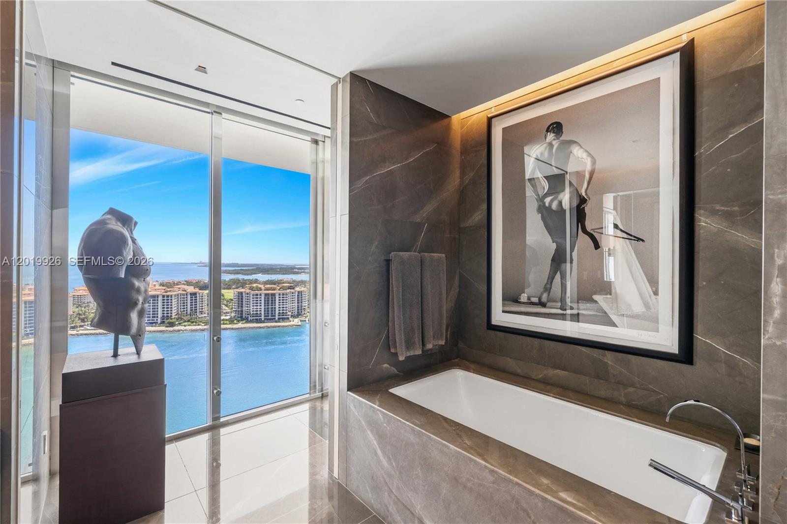 800 S Pointe Dr #Penthouse 2204, Miami Beach FL 33139