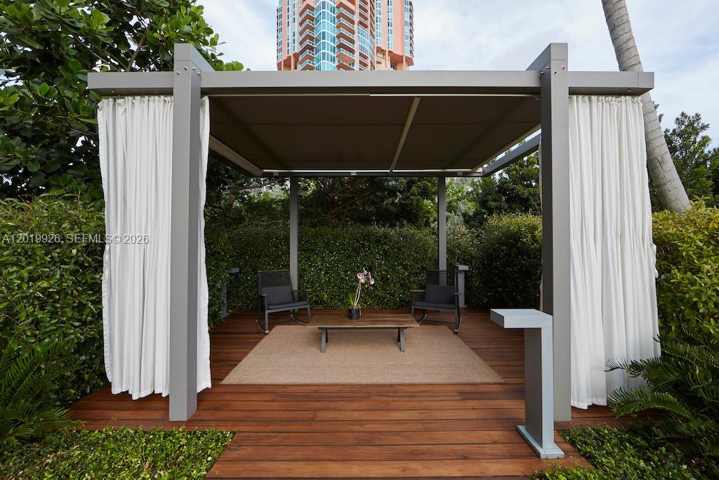 800 S Pointe Dr #Penthouse 2204, Miami Beach FL 33139