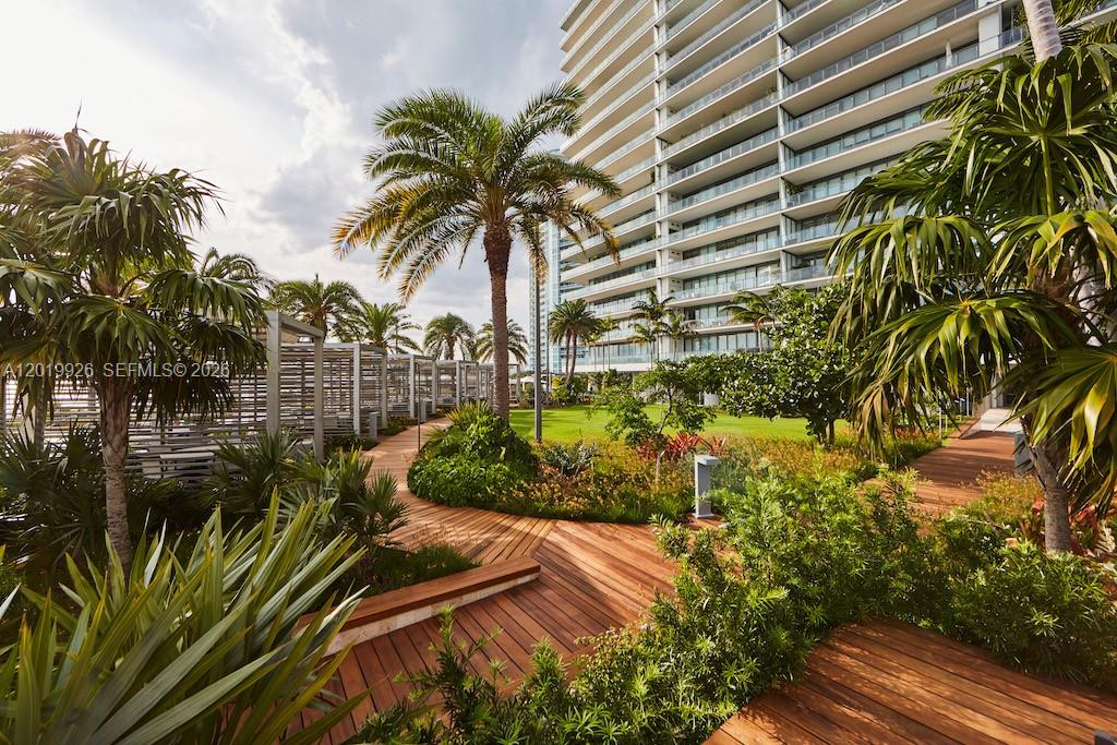 800 S Pointe Dr #Penthouse 2204, Miami Beach FL 33139