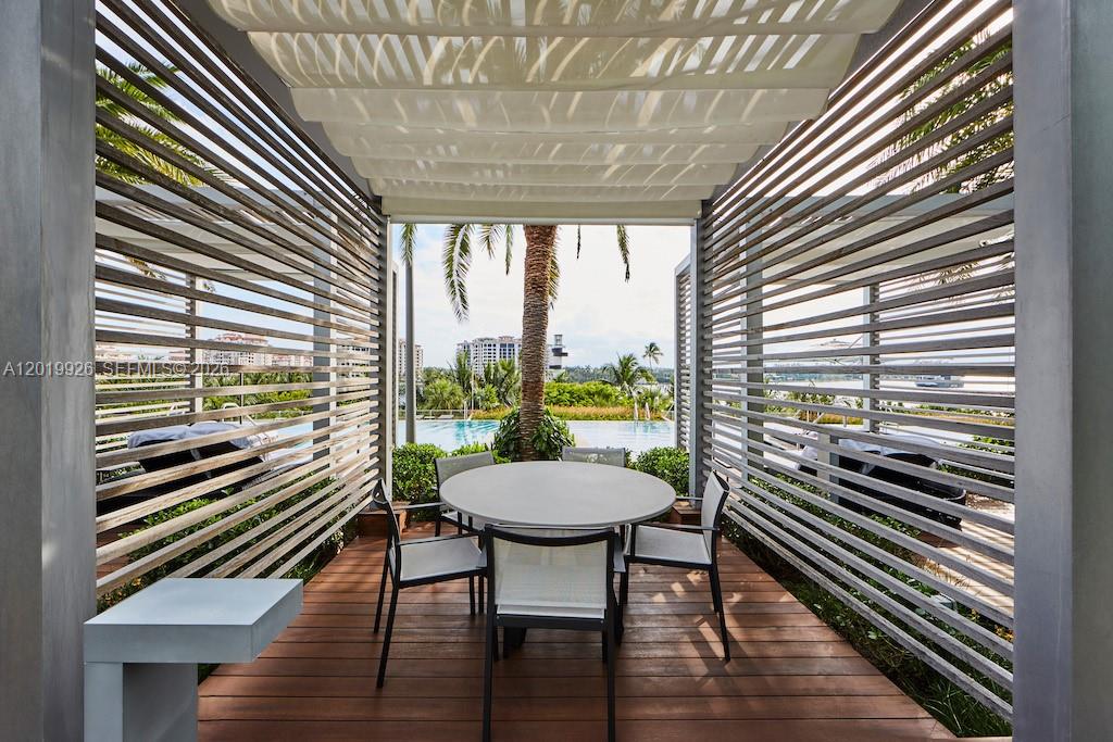 800 S Pointe Dr #Penthouse 2204, Miami Beach FL 33139