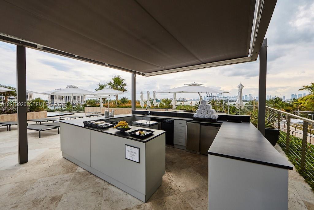 800 S Pointe Dr #Penthouse 2204, Miami Beach FL 33139