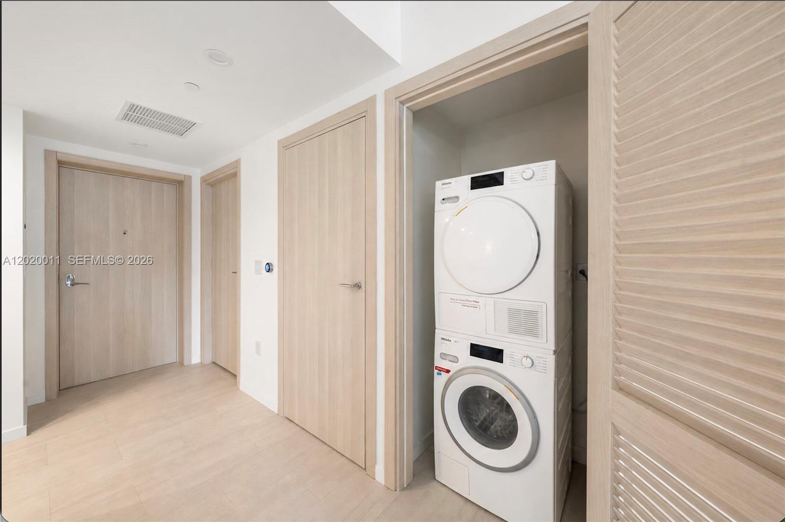 1000 Brickell Plz #4014, Miami FL 33131