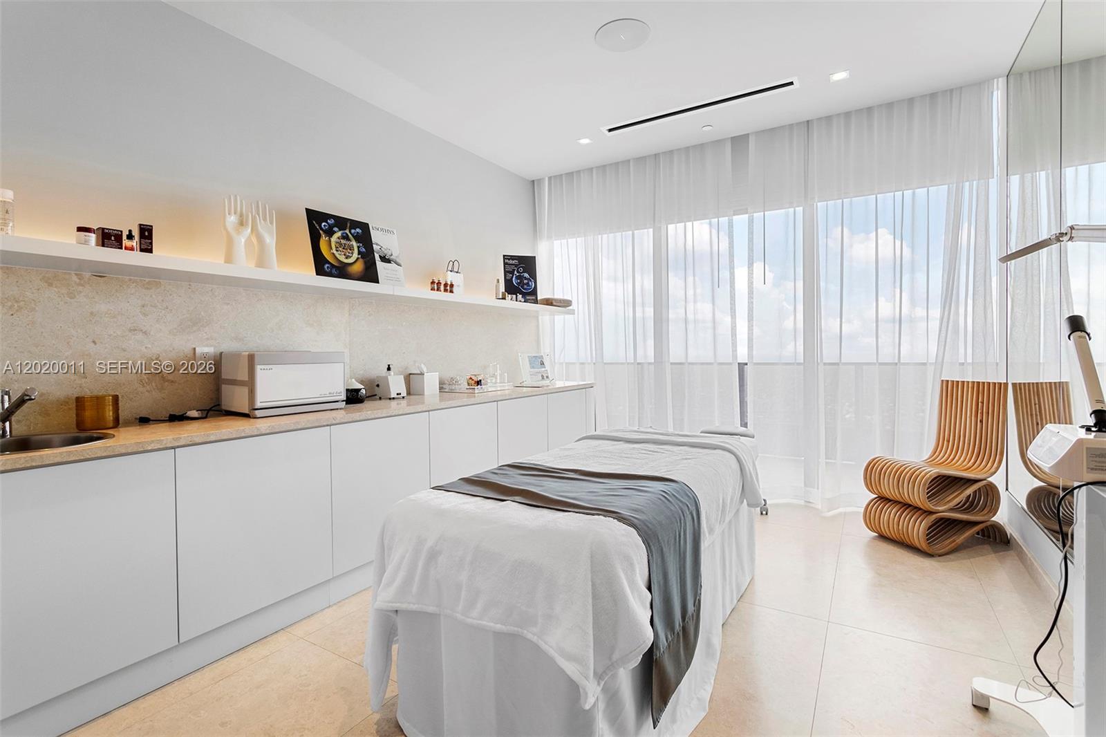 1000 Brickell Plz #4014, Miami FL 33131