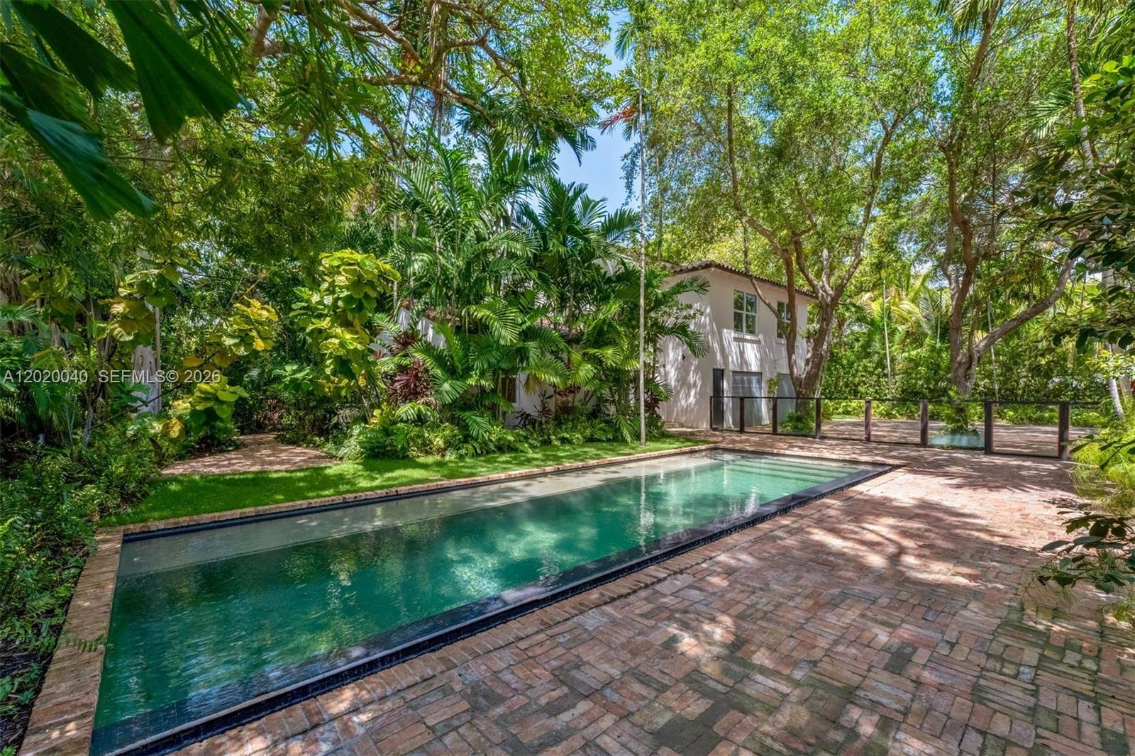 5812 Alton Rd, Miami Beach FL 33140