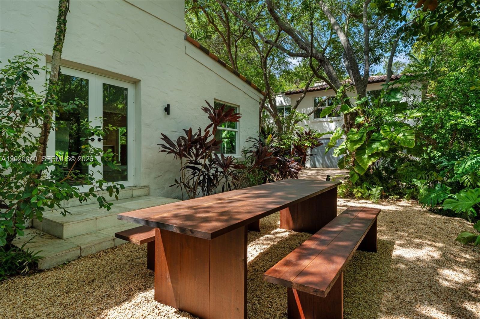 5812 Alton Rd, Miami Beach FL 33140