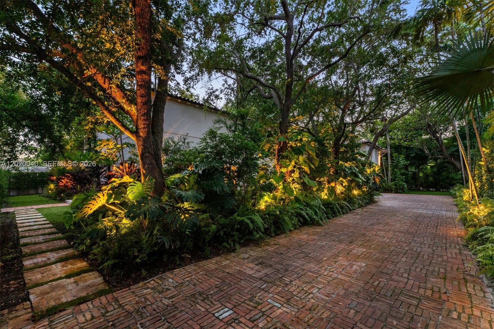 5812 Alton Rd, Miami Beach FL 33140