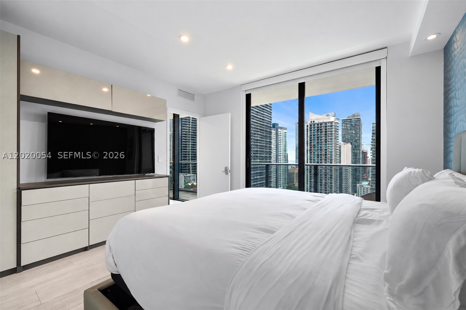 55 SW 9th St #2703, Miami FL 33130