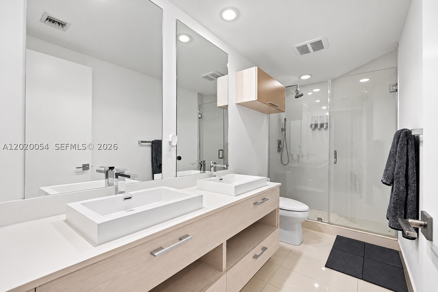 55 SW 9th St #2703, Miami FL 33130
