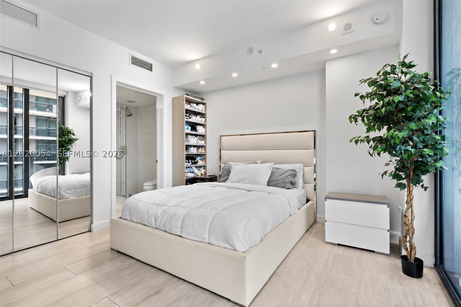 55 SW 9th St #2703, Miami FL 33130