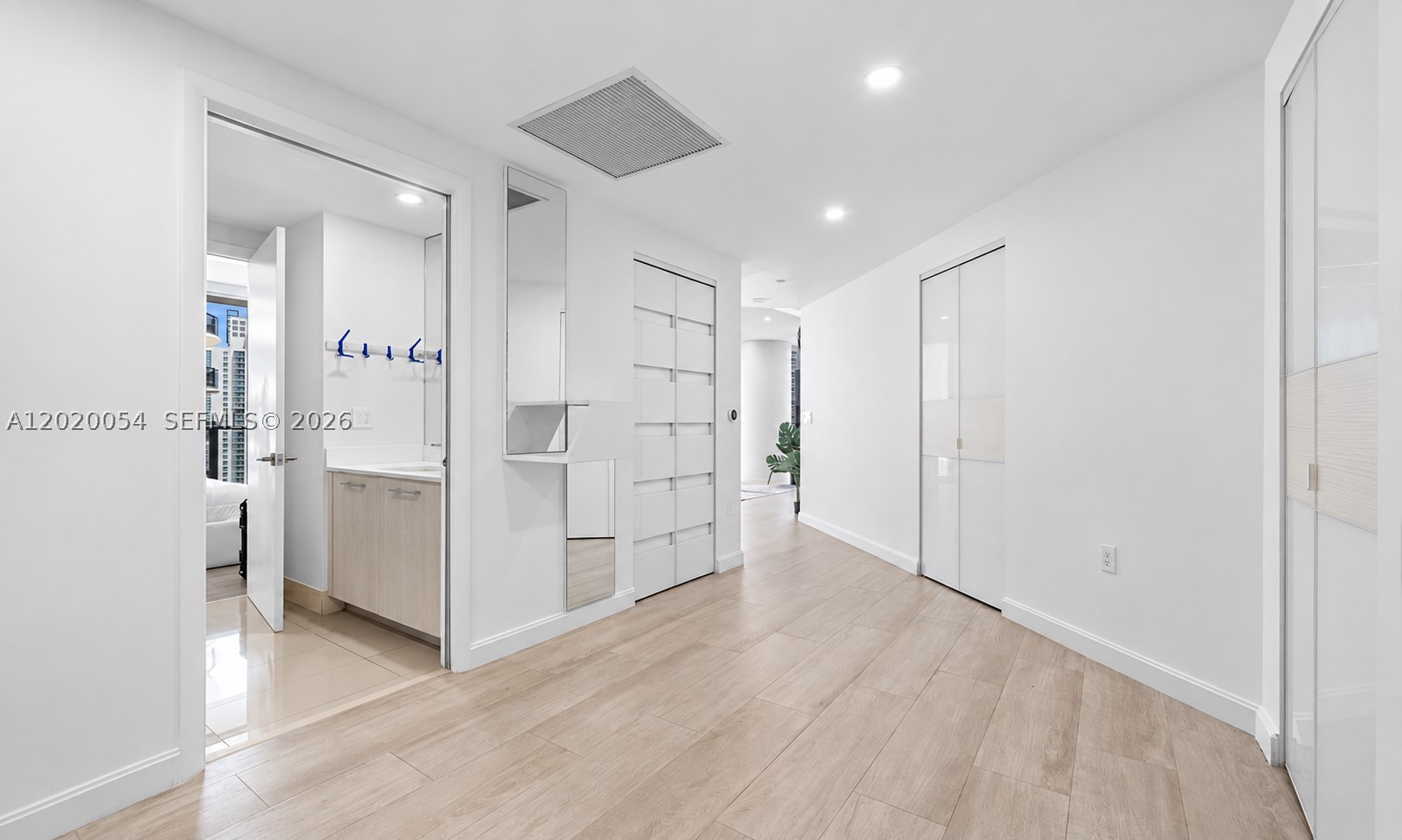 55 SW 9th St #2703, Miami FL 33130