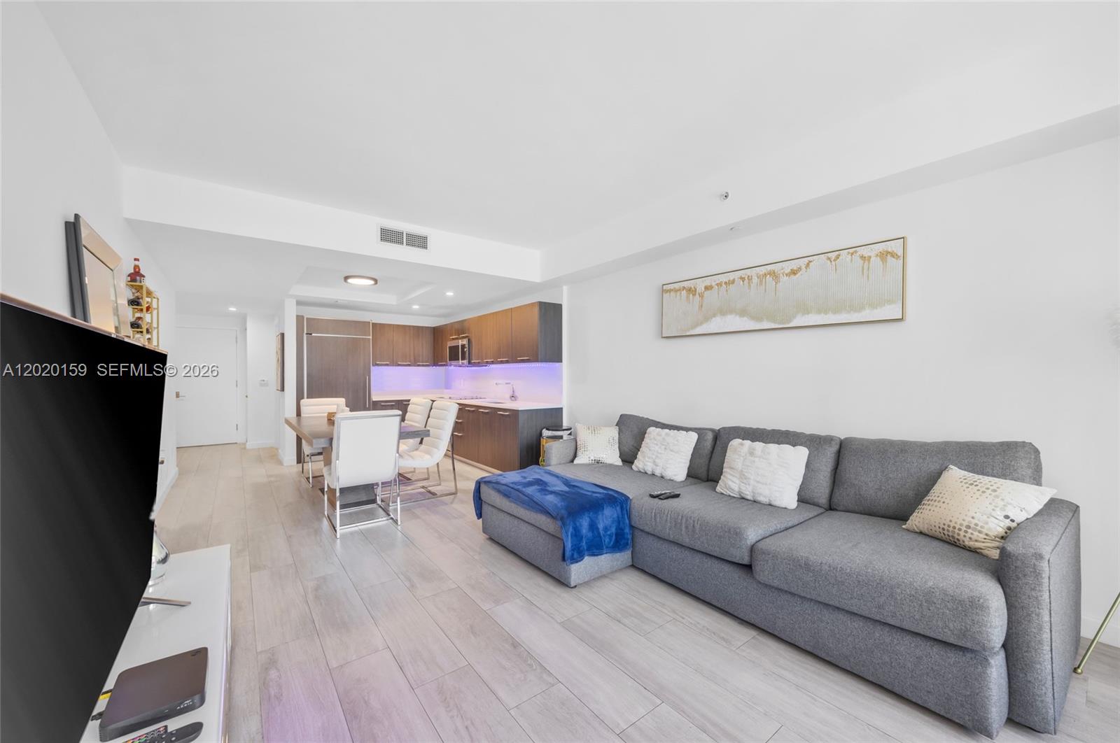 55 SW 9th St #1804, Miami FL 33130