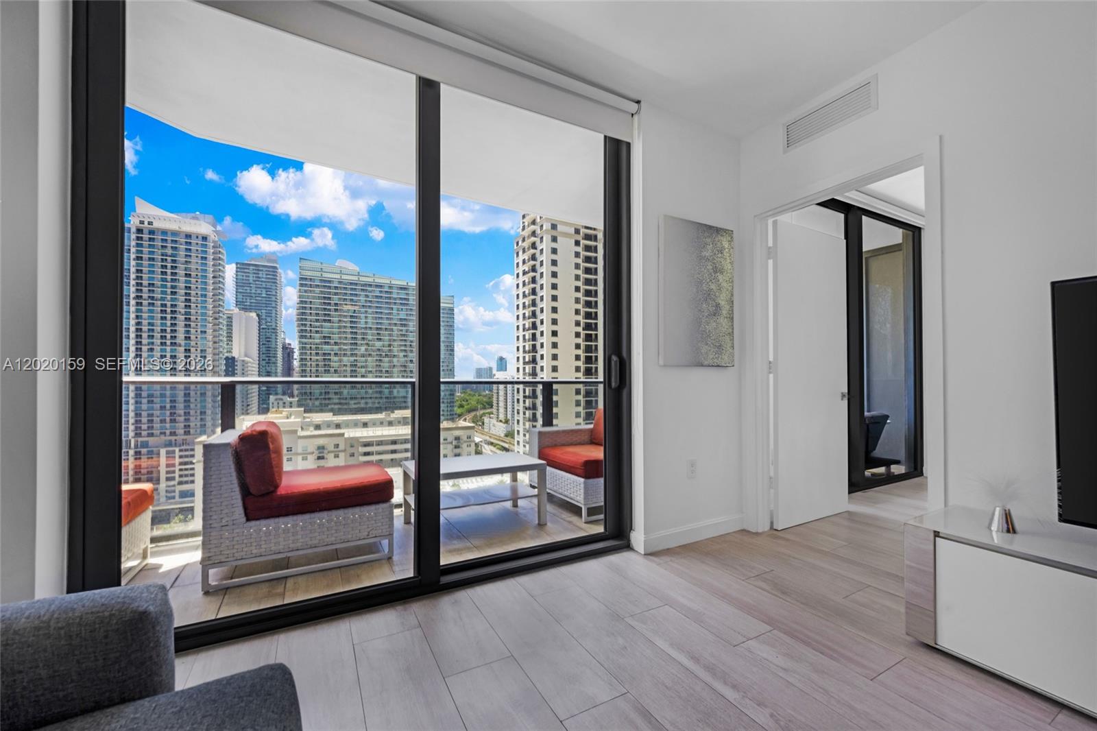 55 SW 9th St #1804, Miami FL 33130