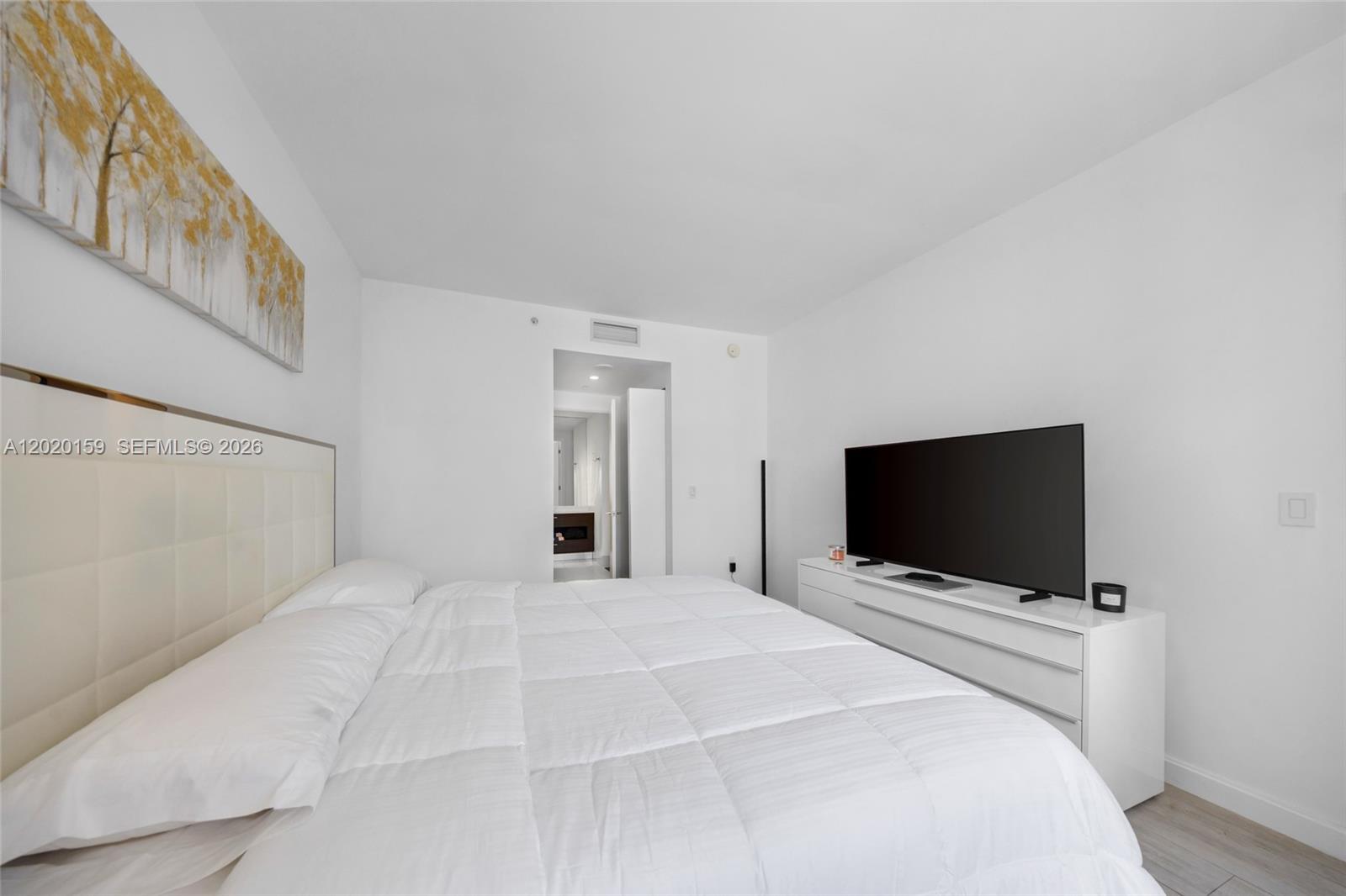 55 SW 9th St #1804, Miami FL 33130