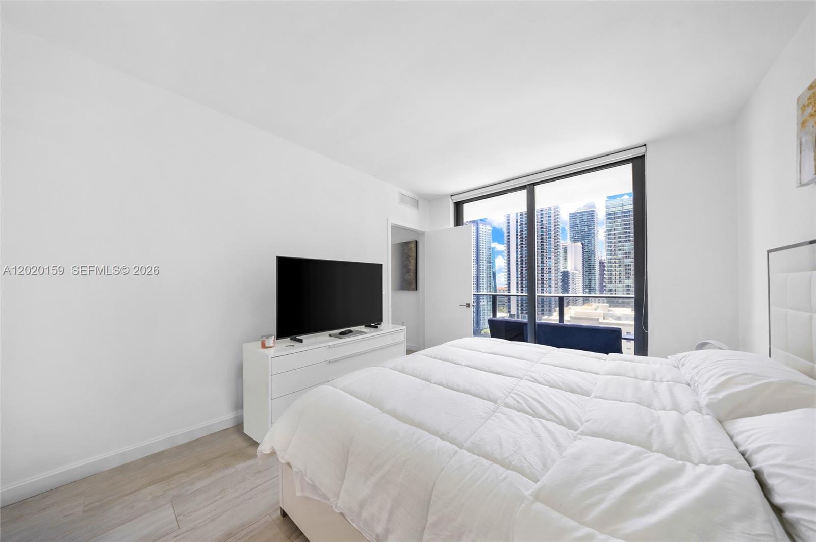 55 SW 9th St #1804, Miami FL 33130