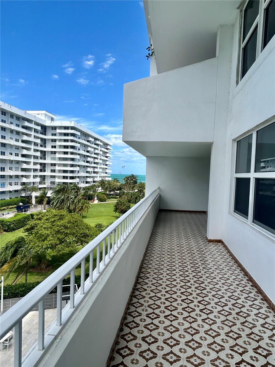 199 Ocean Lane Dr #512, Key Biscayne FL 33149