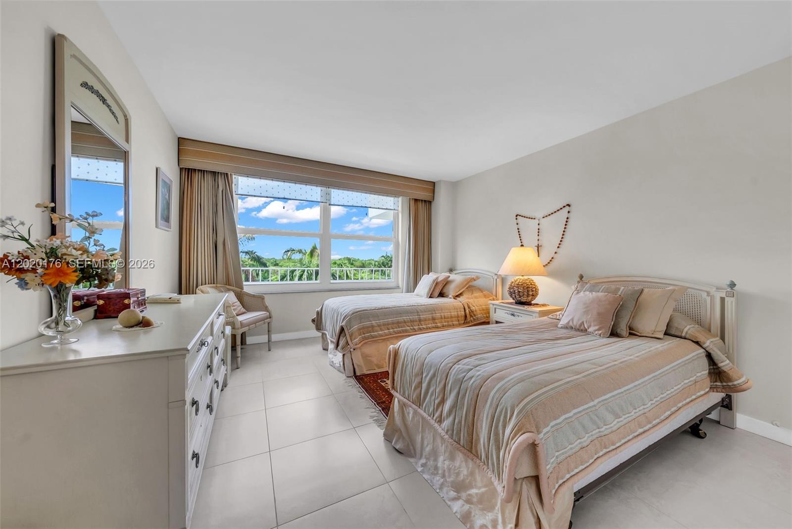 199 Ocean Lane Dr #512, Key Biscayne FL 33149