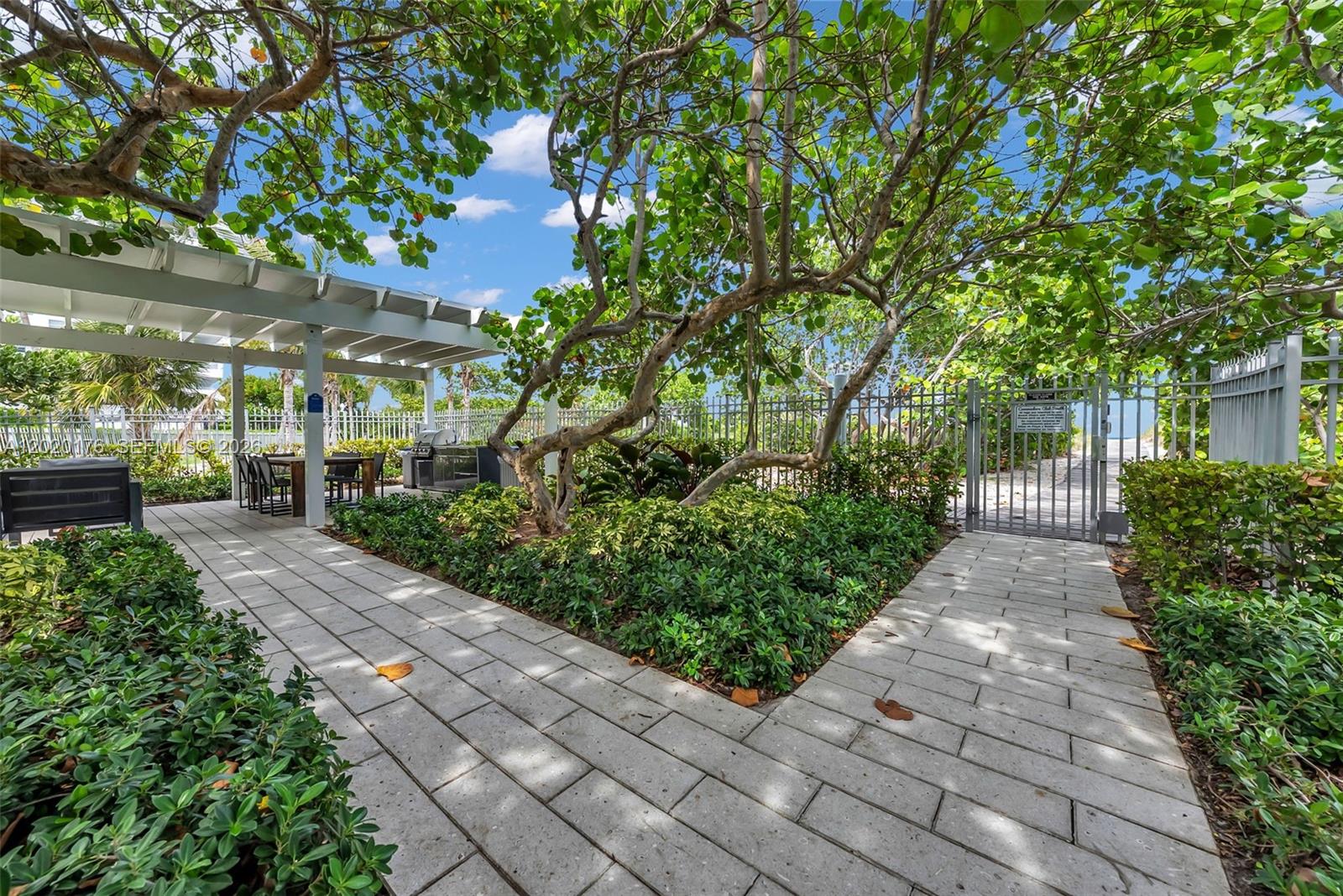 199 Ocean Lane Dr #512, Key Biscayne FL 33149