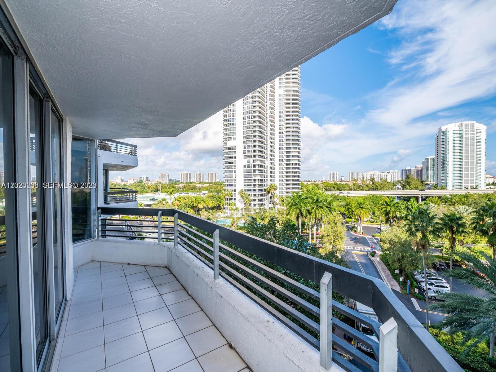 3600 Mystic Pointe Dr #808, Aventura FL 33180