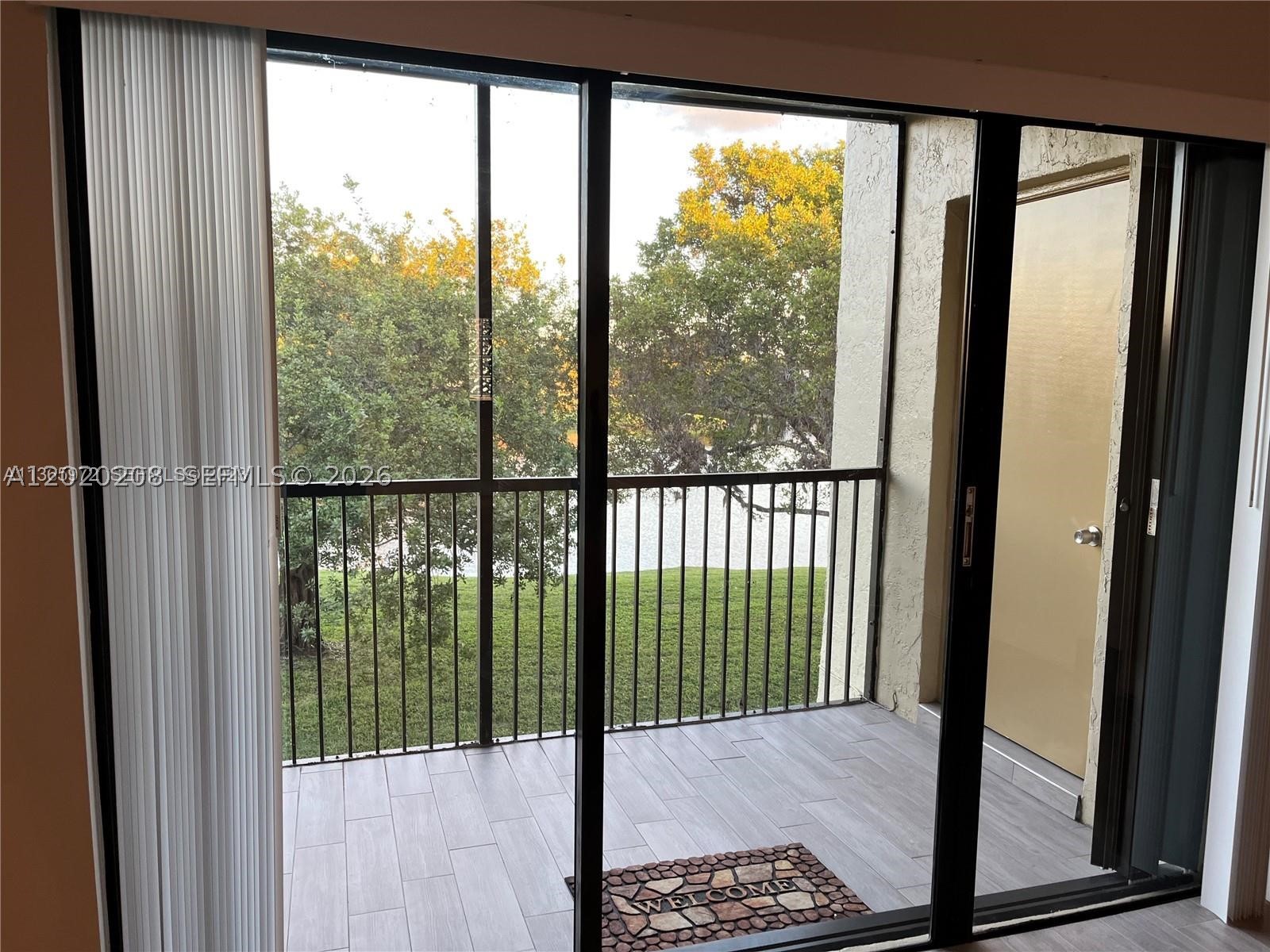 436 Lakeview Dr #203, Weston FL 33326