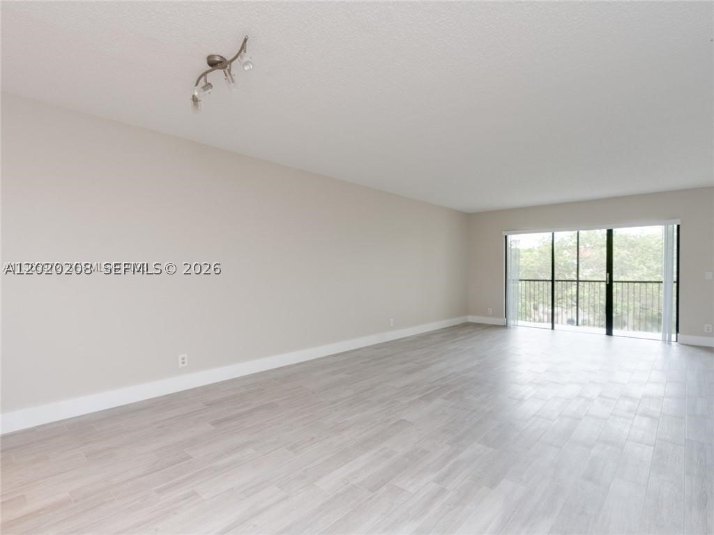 436 Lakeview Dr #203, Weston FL 33326