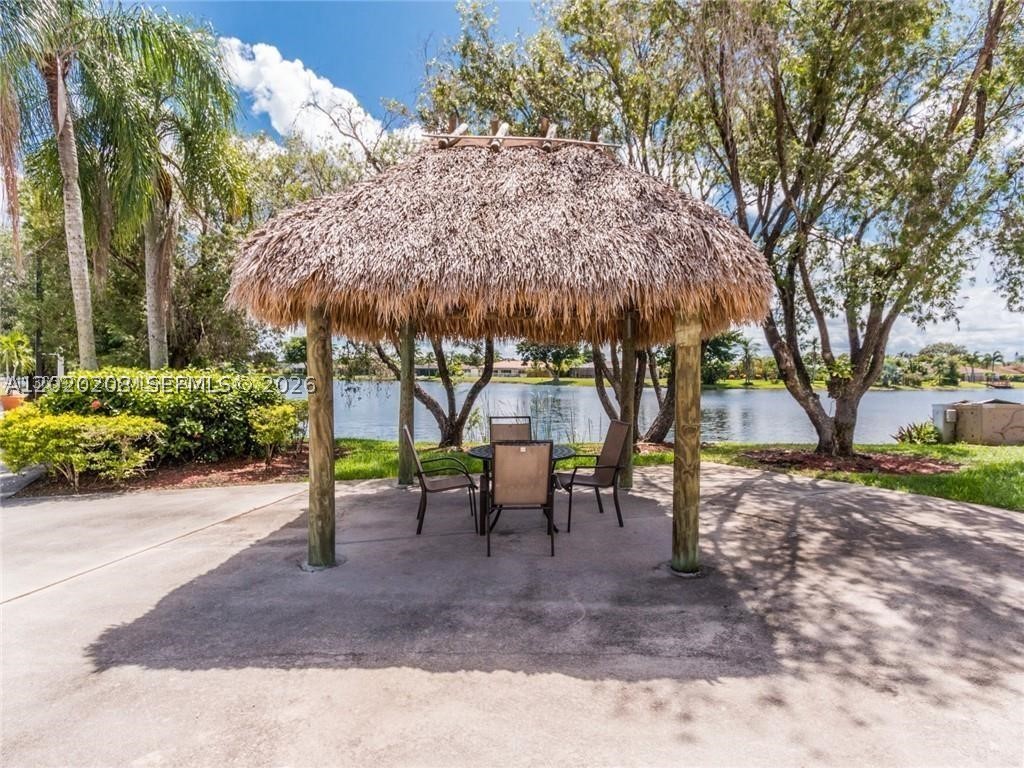 436 Lakeview Dr #203, Weston FL 33326