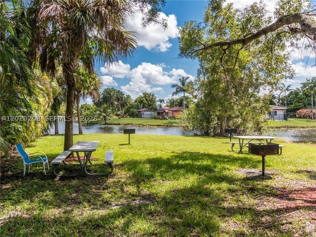 436 Lakeview Dr #203, Weston FL 33326