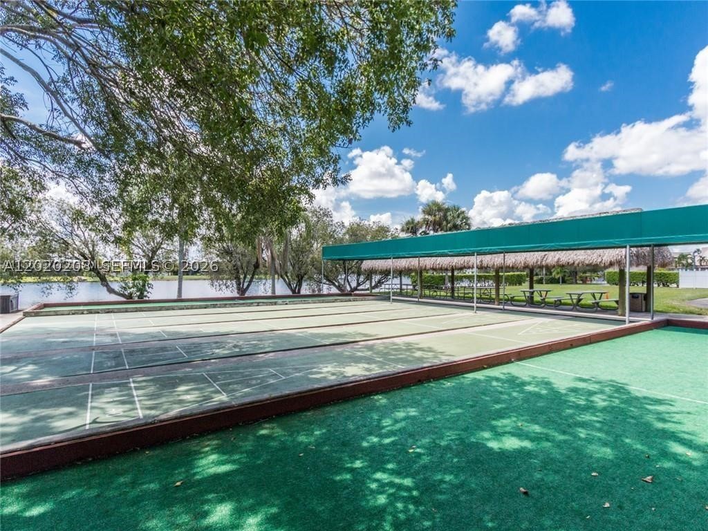 436 Lakeview Dr #203, Weston FL 33326
