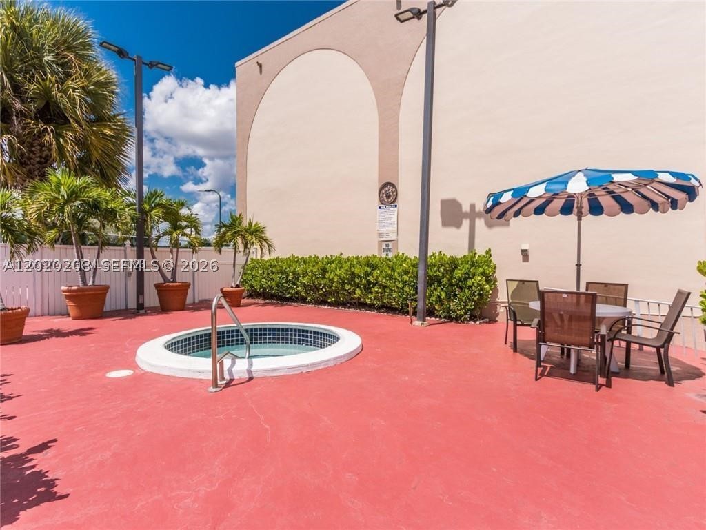 436 Lakeview Dr #203, Weston FL 33326