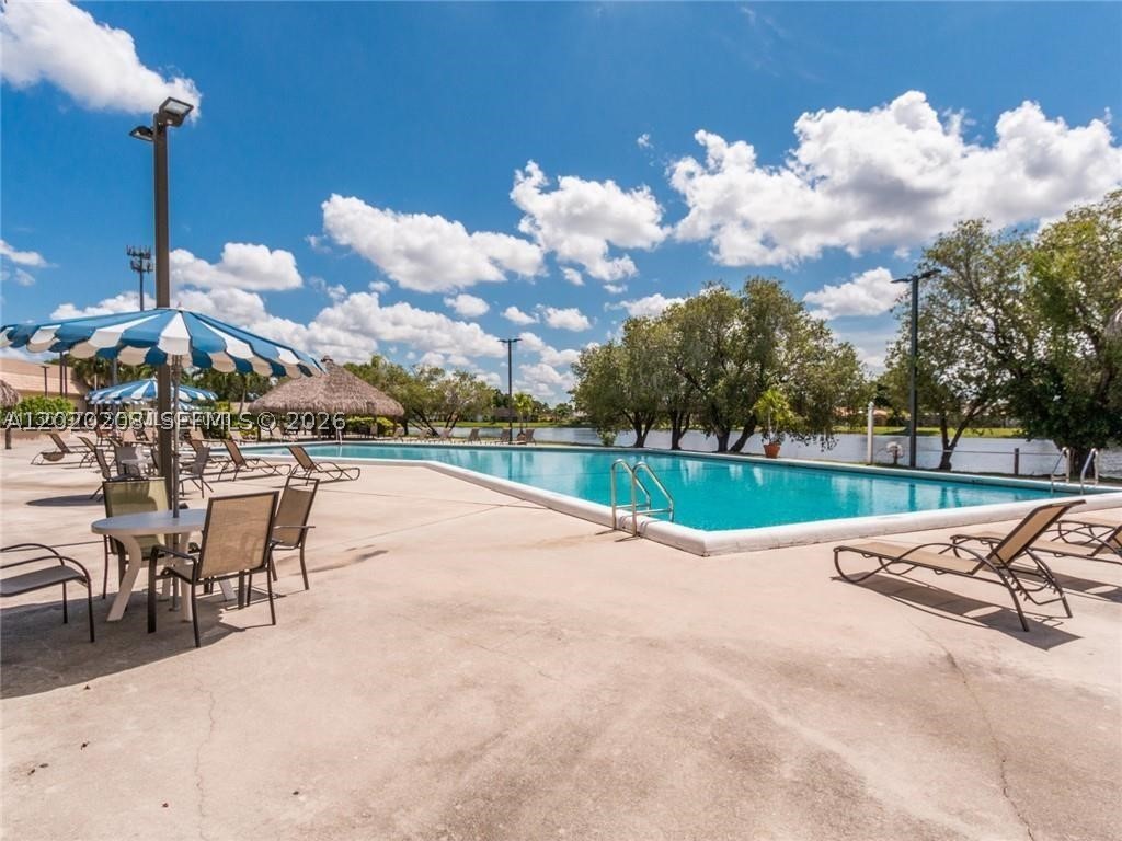 436 Lakeview Dr #203, Weston FL 33326