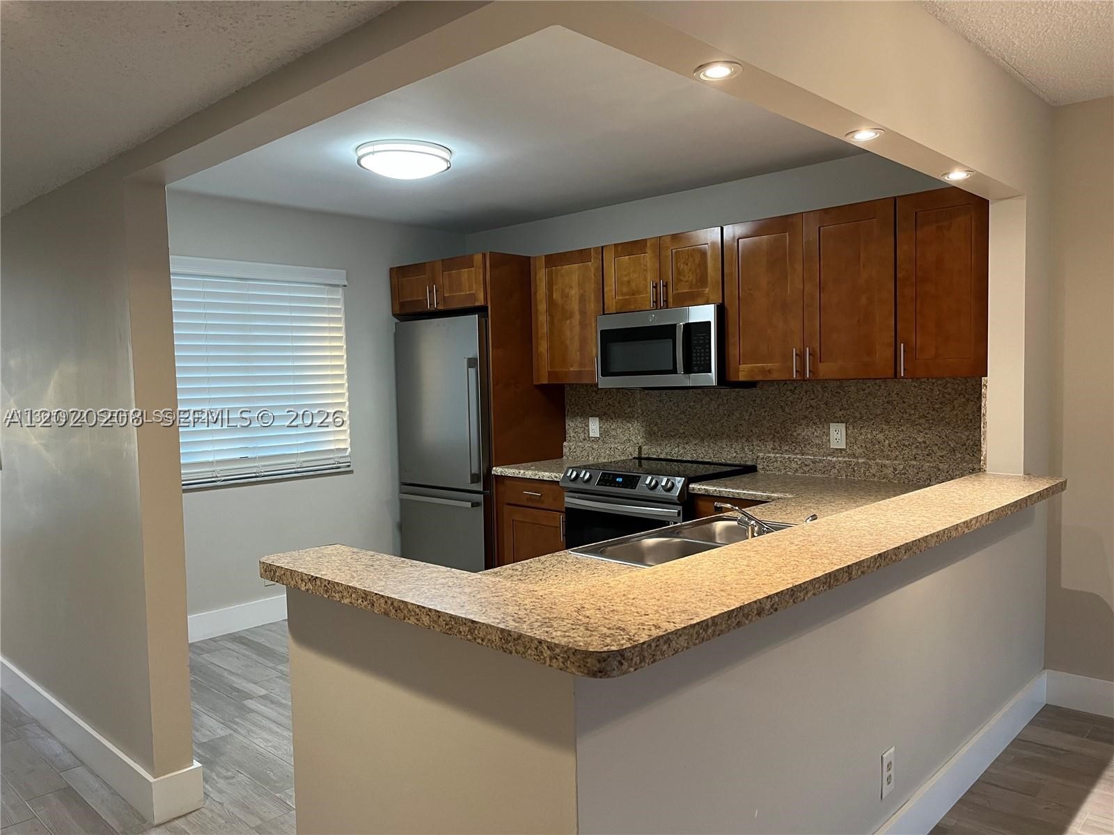 436 Lakeview Dr #203, Weston FL 33326