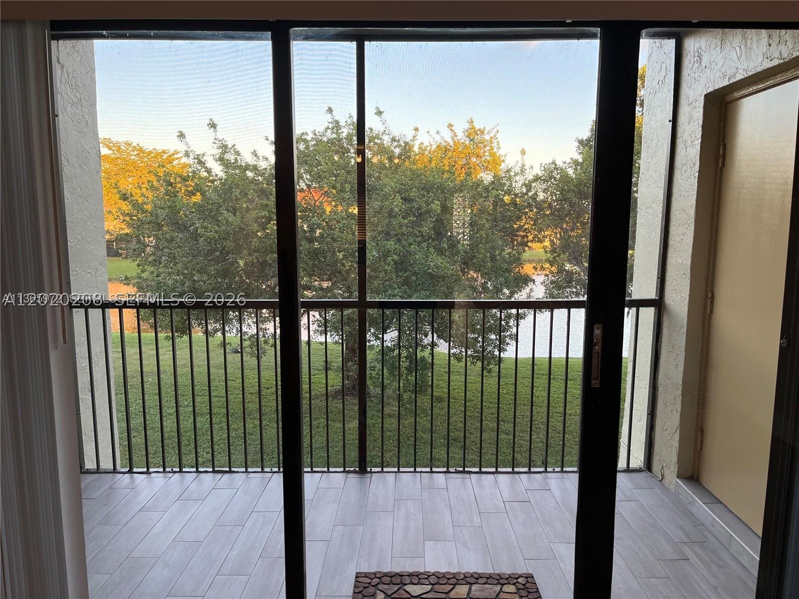 436 Lakeview Dr #203, Weston FL 33326