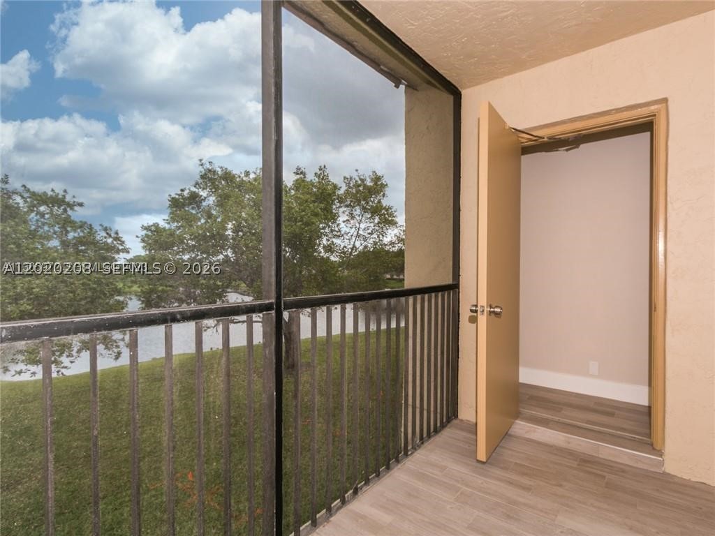436 Lakeview Dr #203, Weston FL 33326