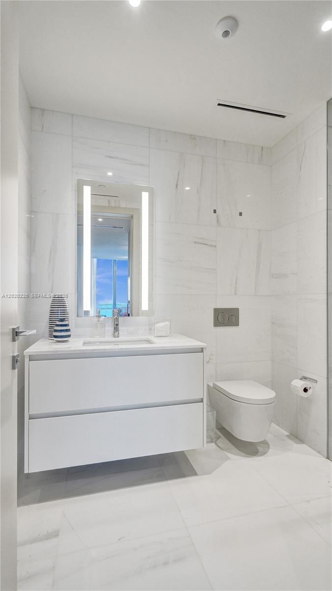 300 Biscayne Boulevard Way #2305W, Miami FL 33131