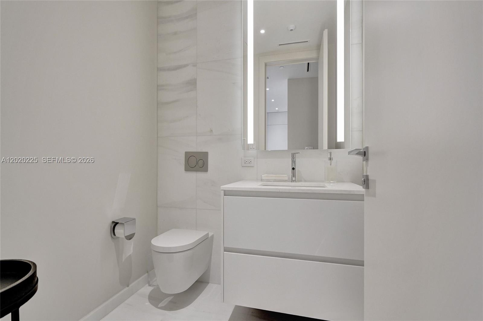 300 Biscayne Boulevard Way #2305W, Miami FL 33131