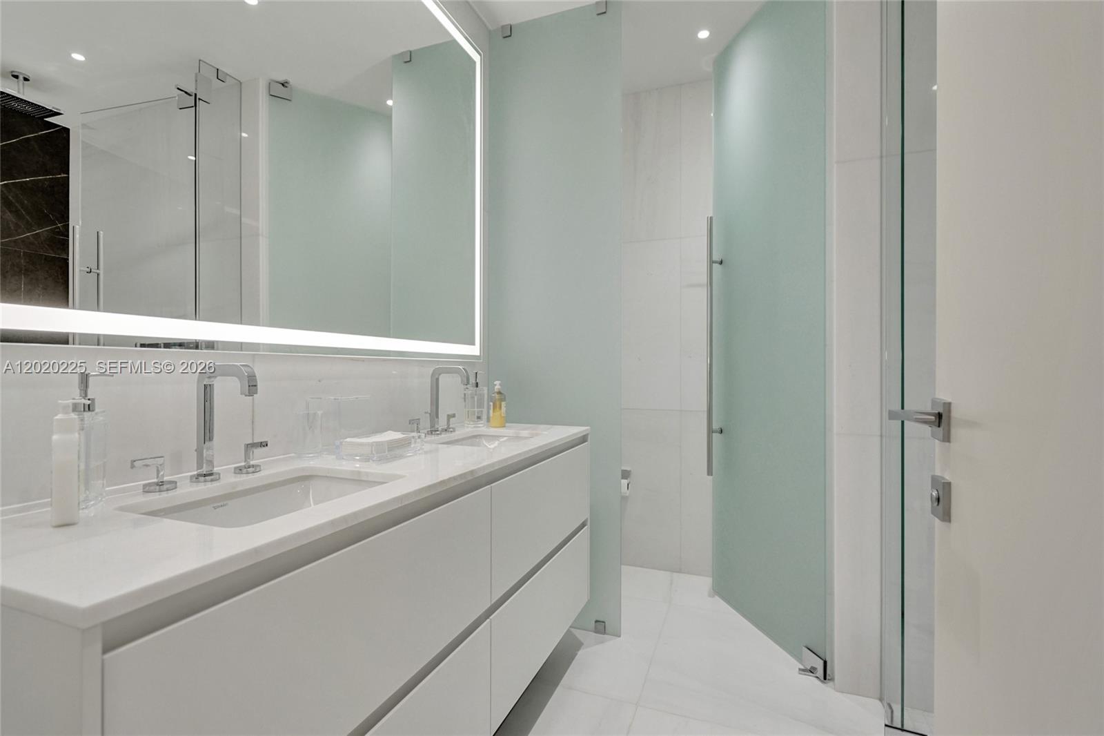 300 Biscayne Boulevard Way #2305W, Miami FL 33131