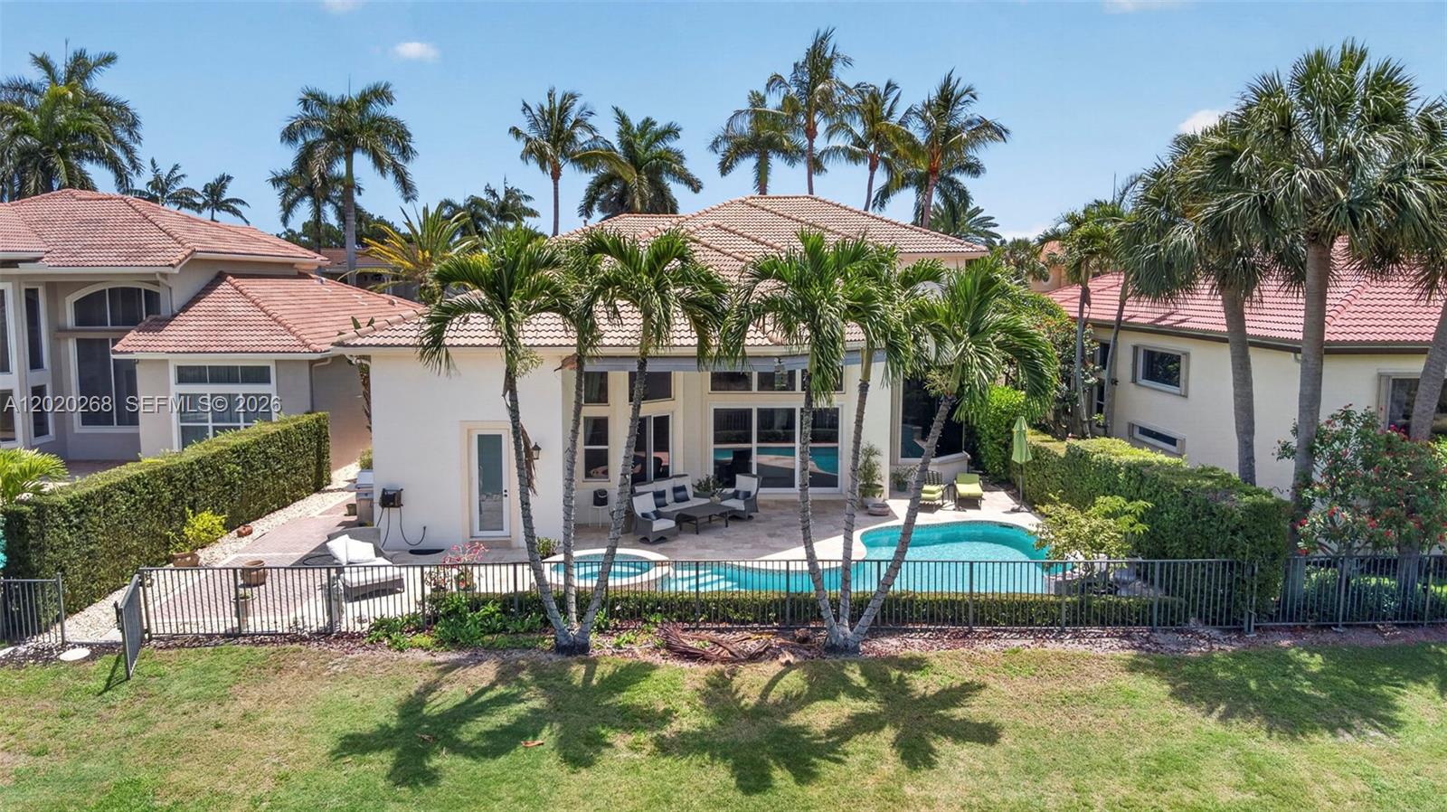 111 Abondance Dr, Palm Beach Gardens FL 33410