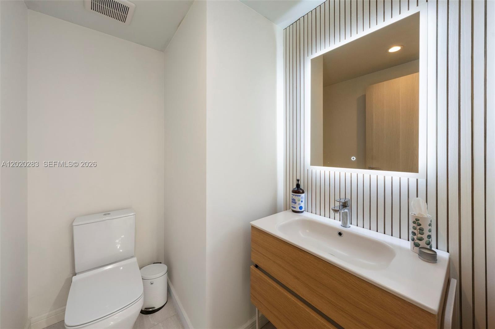 1000 Brickell Plz #4014, Miami FL 33131