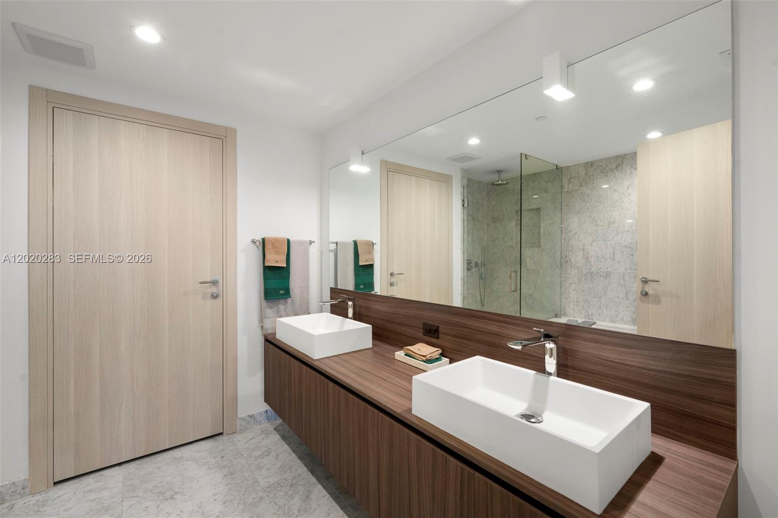 1000 Brickell Plz #4014, Miami FL 33131