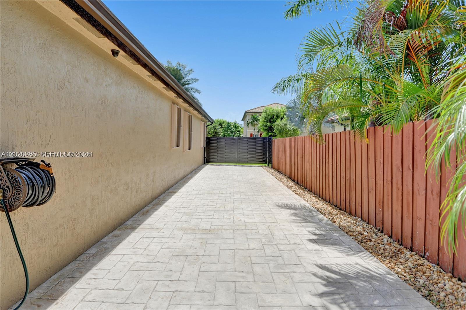15413 SW 116th Ter, Miami FL 33196