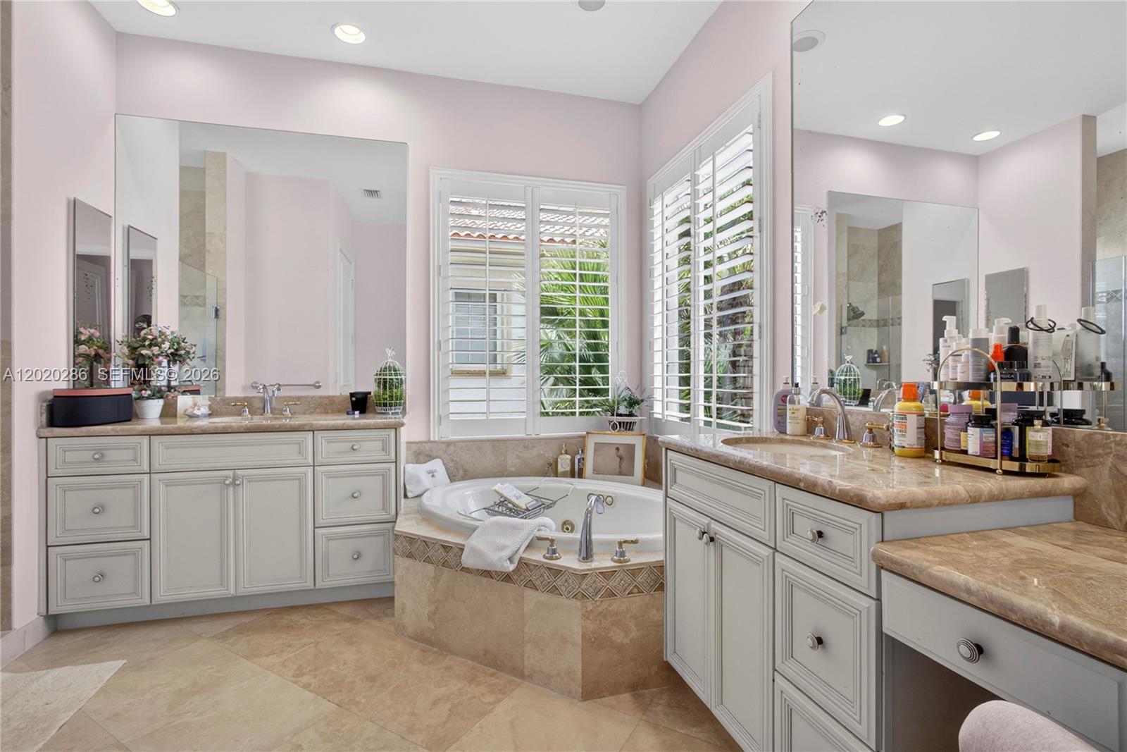 110 Abondance Dr, Palm Beach Gardens FL 33410