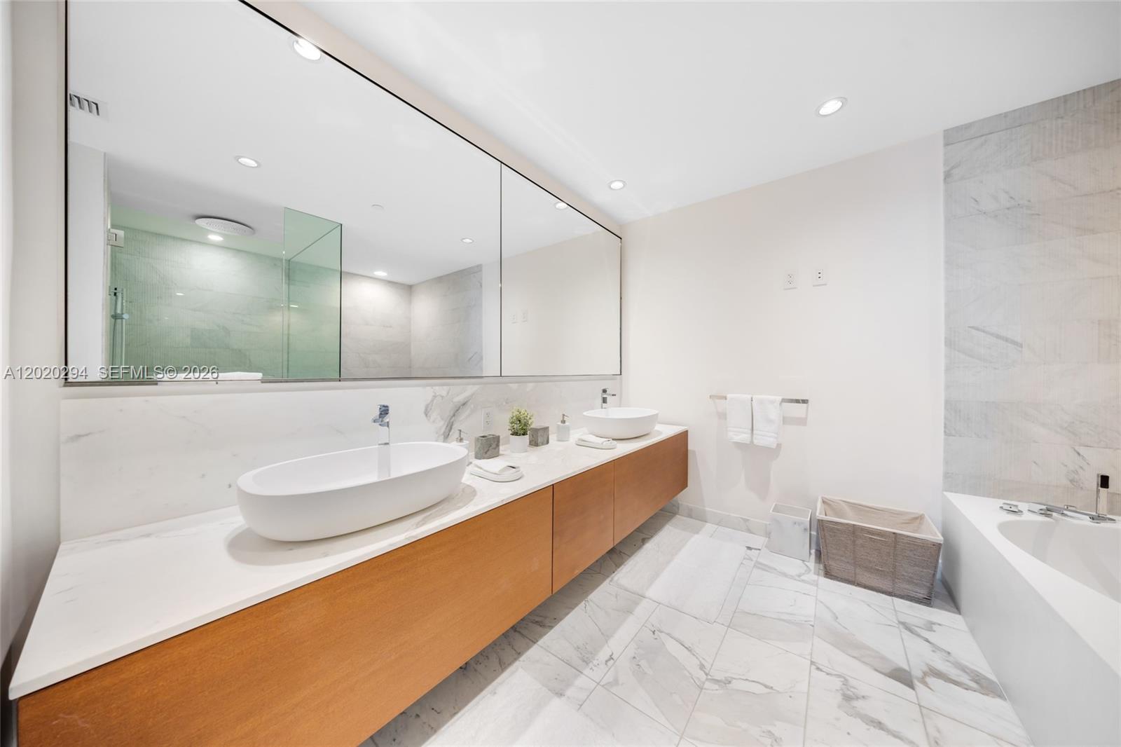 10201 Collins Ave #305, Bal Harbour FL 33154