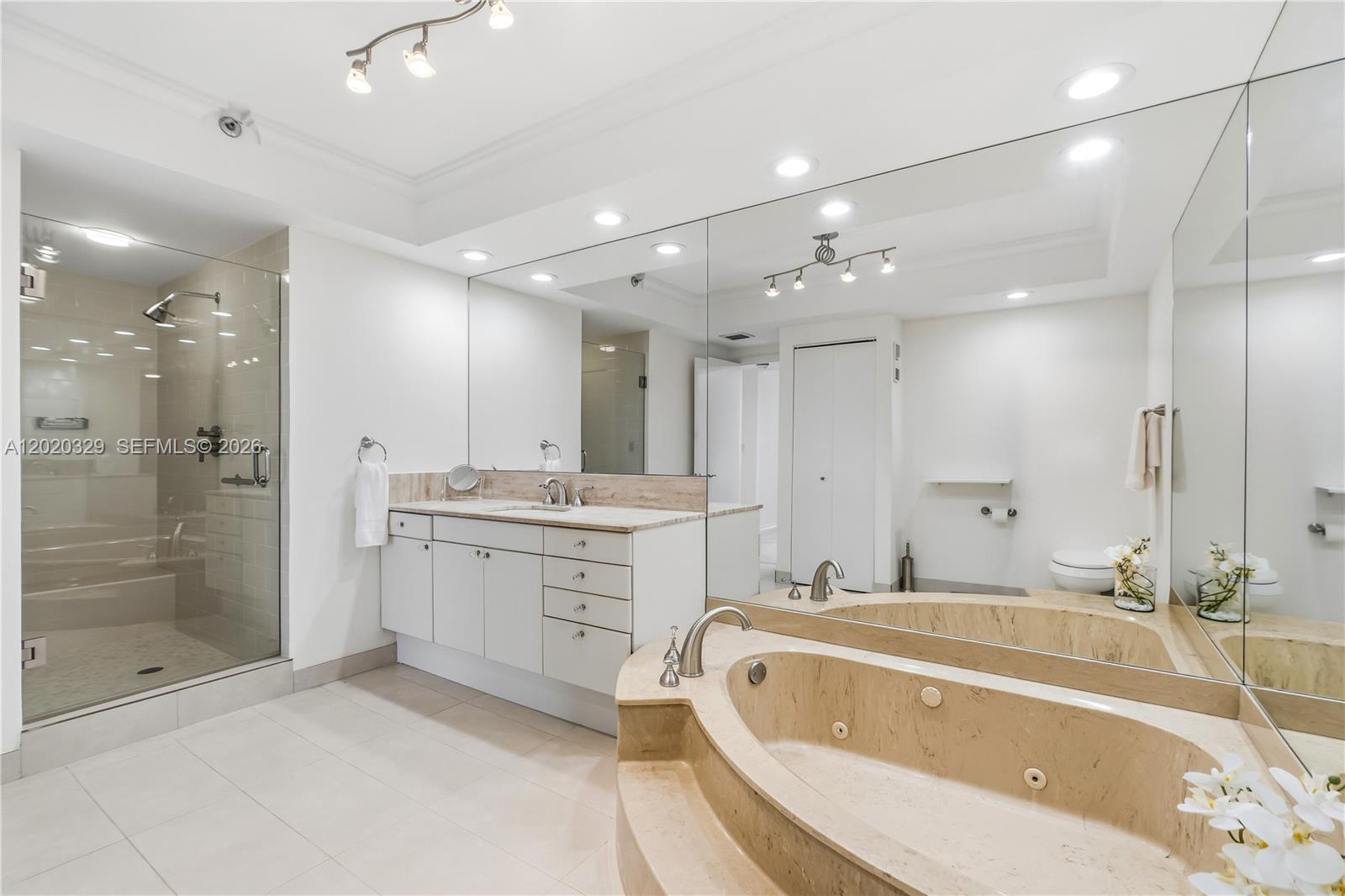 20281 E Country Club Dr #2101, Aventura FL 33180