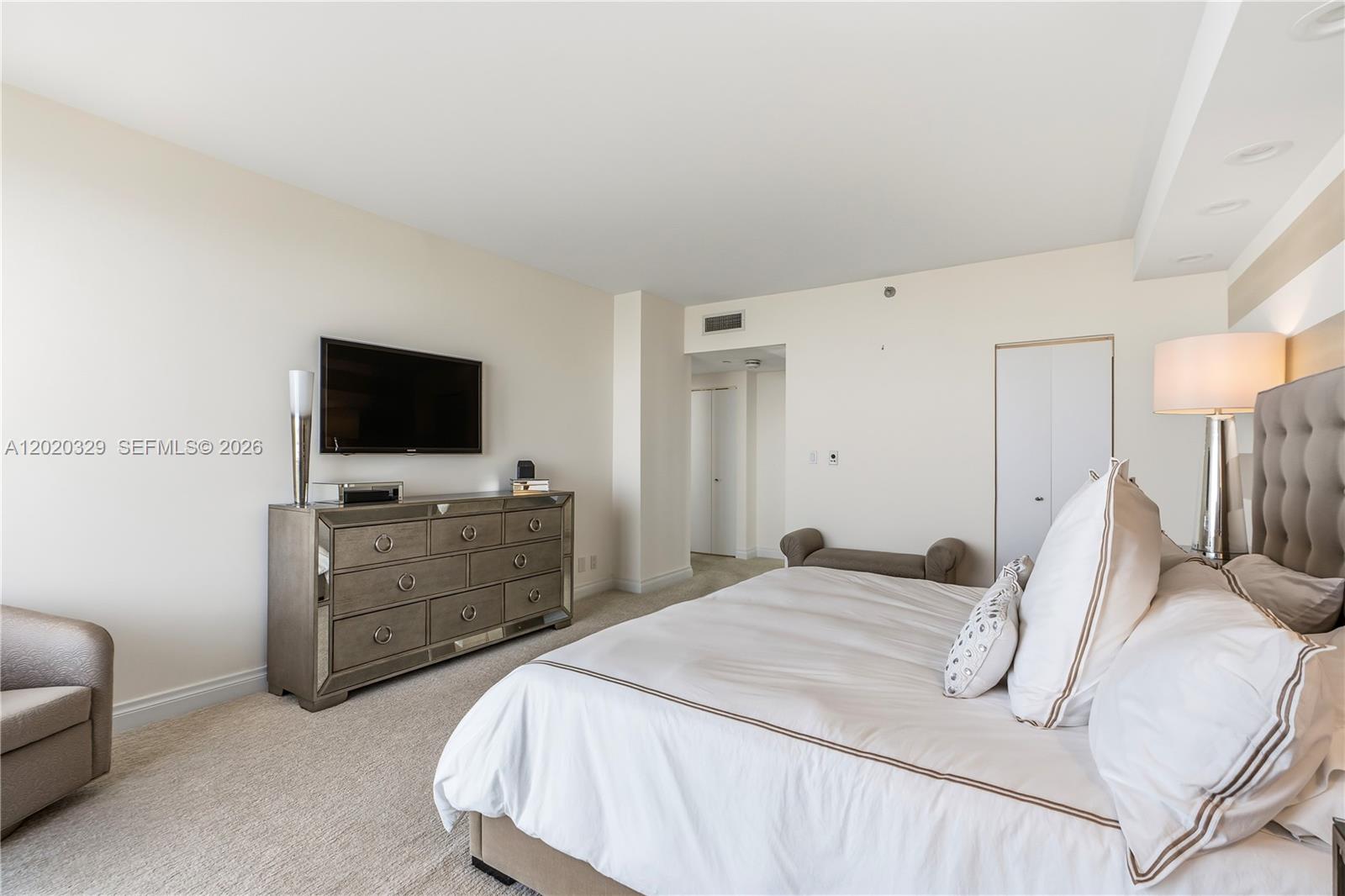 20281 E Country Club Dr #2101, Aventura FL 33180