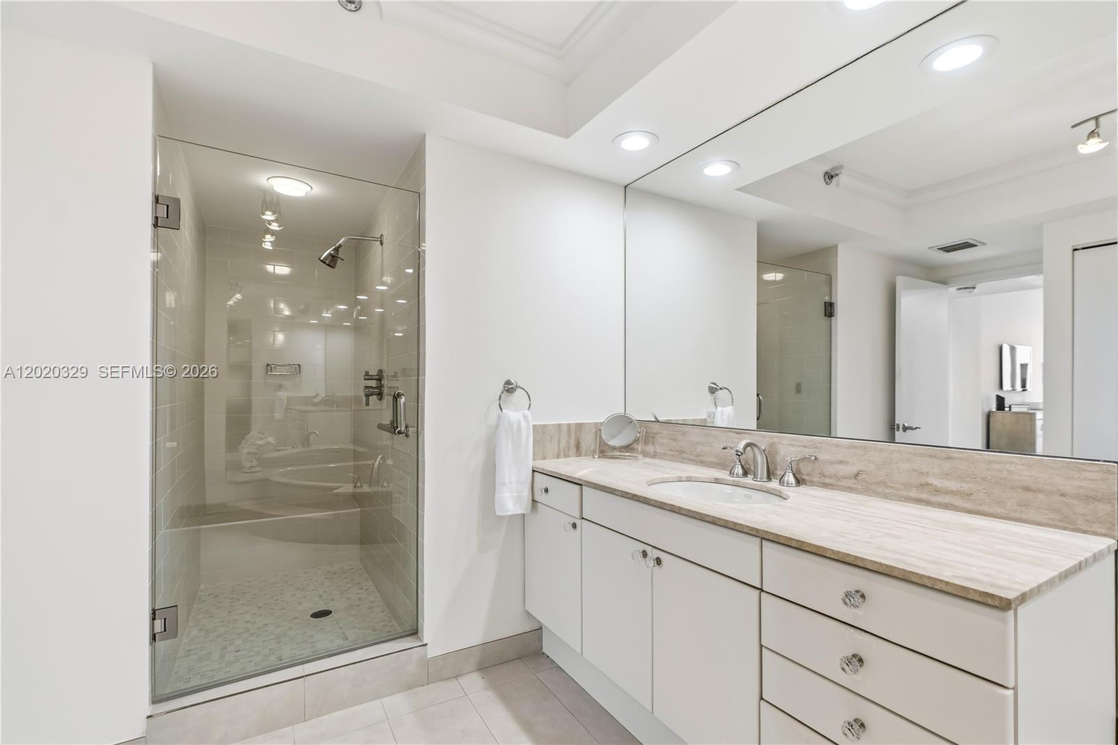 20281 E Country Club Dr #2101, Aventura FL 33180