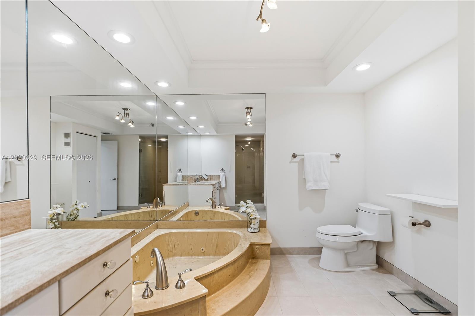 20281 E Country Club Dr #2101, Aventura FL 33180