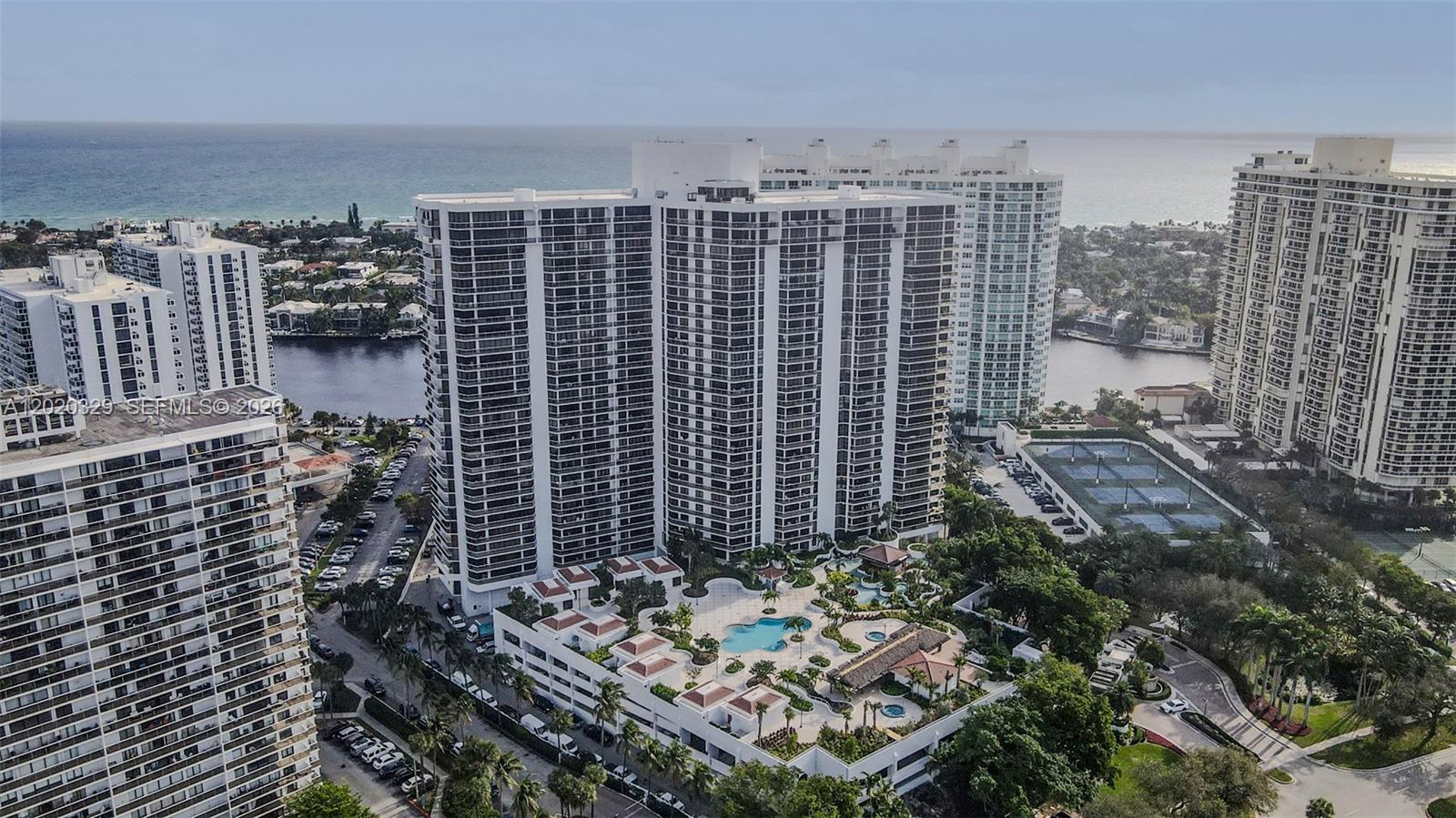 20281 E Country Club Dr #2101, Aventura FL 33180