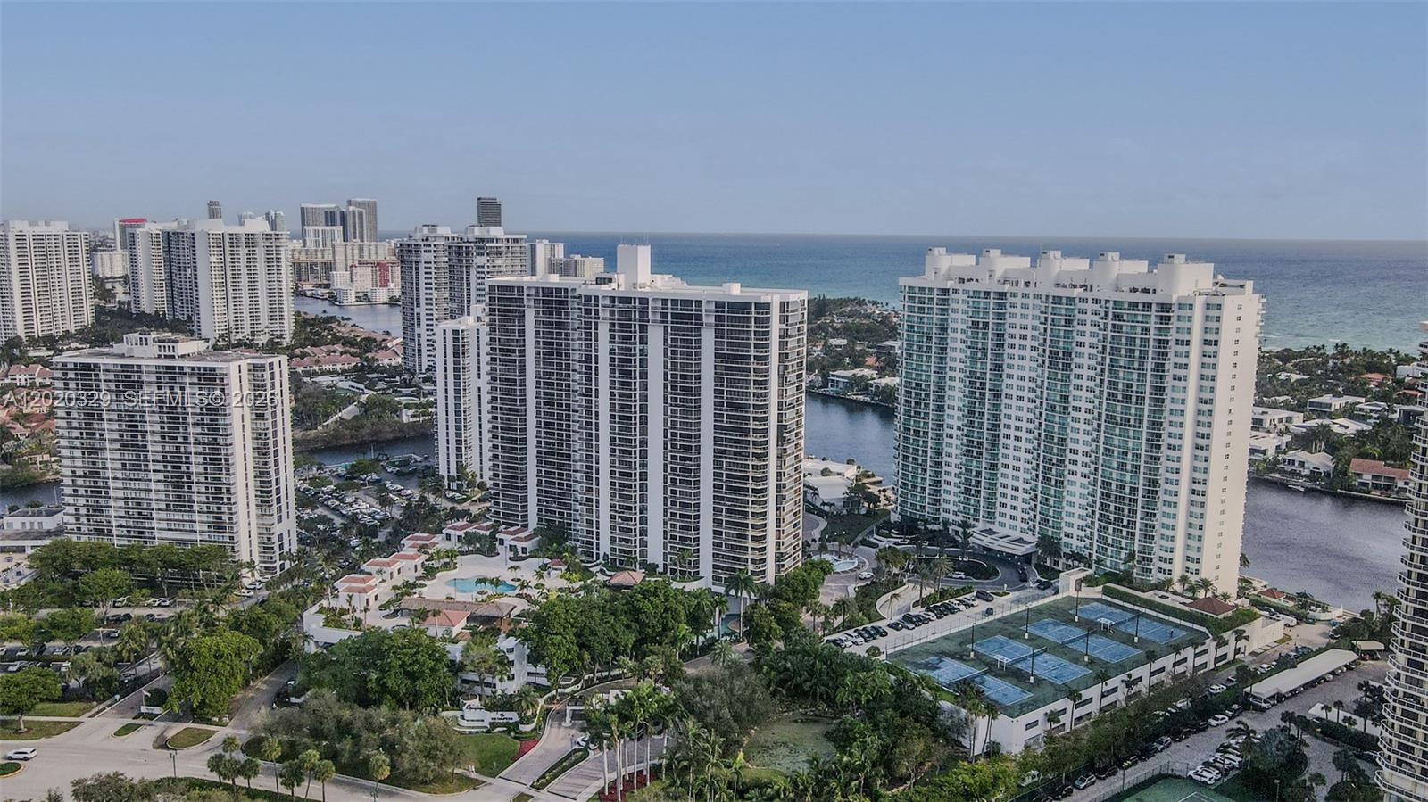 20281 E Country Club Dr #2101, Aventura FL 33180